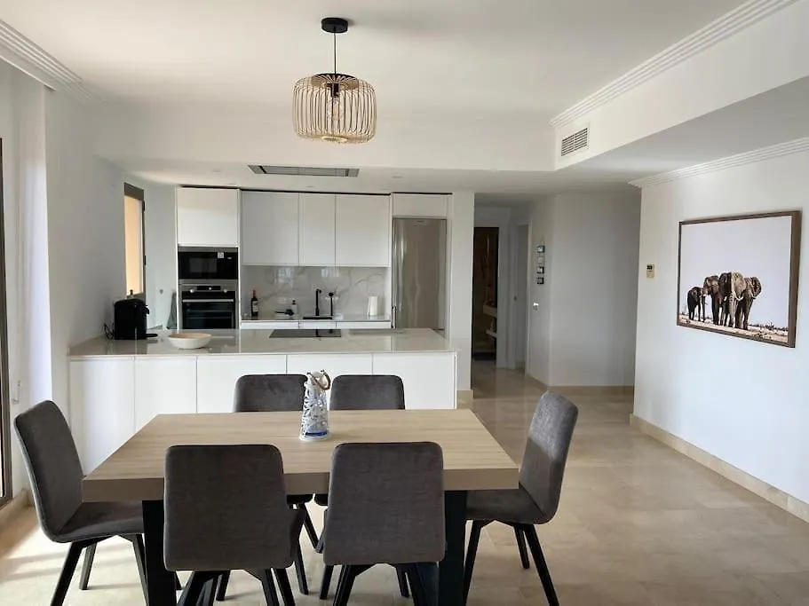 Elegant Apartment, Stunning Views, Fully Renovated In La Hacienda Del Senorio De Cifuentes Estepona Apartment