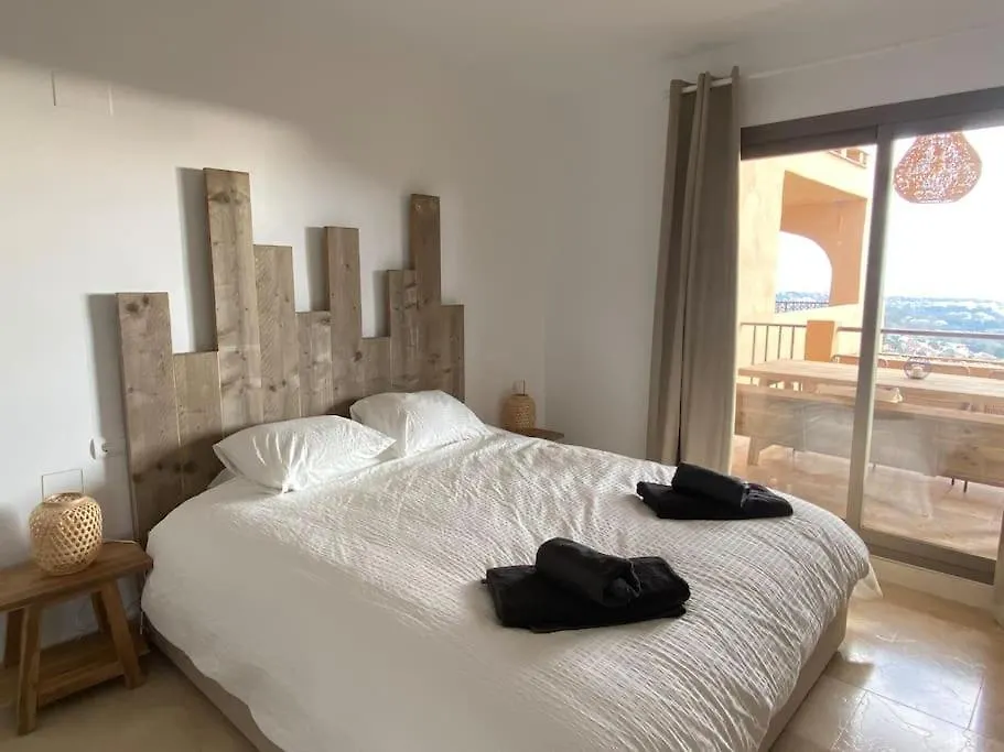 Elegant Apartment, Stunning Views, Fully Renovated In La Hacienda Del Senorio De Cifuentes Estepona Apartment