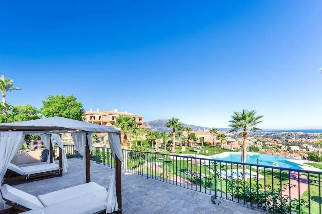 Elegant Apartment, Stunning Views, Fully Renovated In La Hacienda Del Senorio De Cifuentes Estepona Apartment
