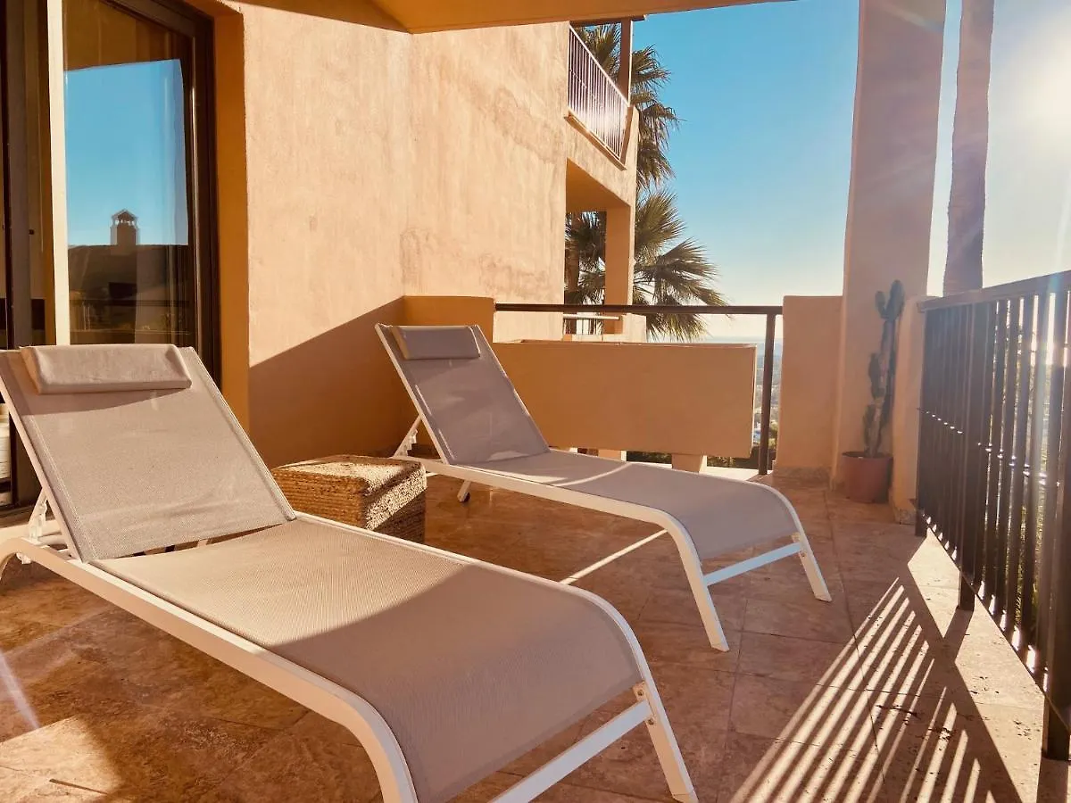 Elegant Apartment, Stunning Views, Fully Renovated In La Hacienda Del Senorio De Cifuentes Estepona Apartment
