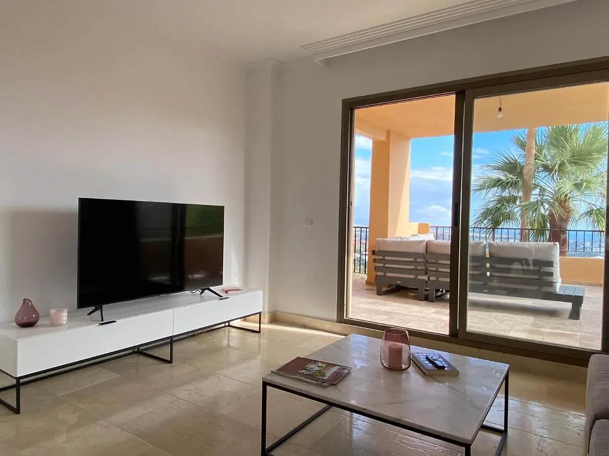 Elegant Apartment, Stunning Views, Fully Renovated In La Hacienda Del Senorio De Cifuentes Estepona